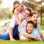 La Familia formada por padre, madre e hijos